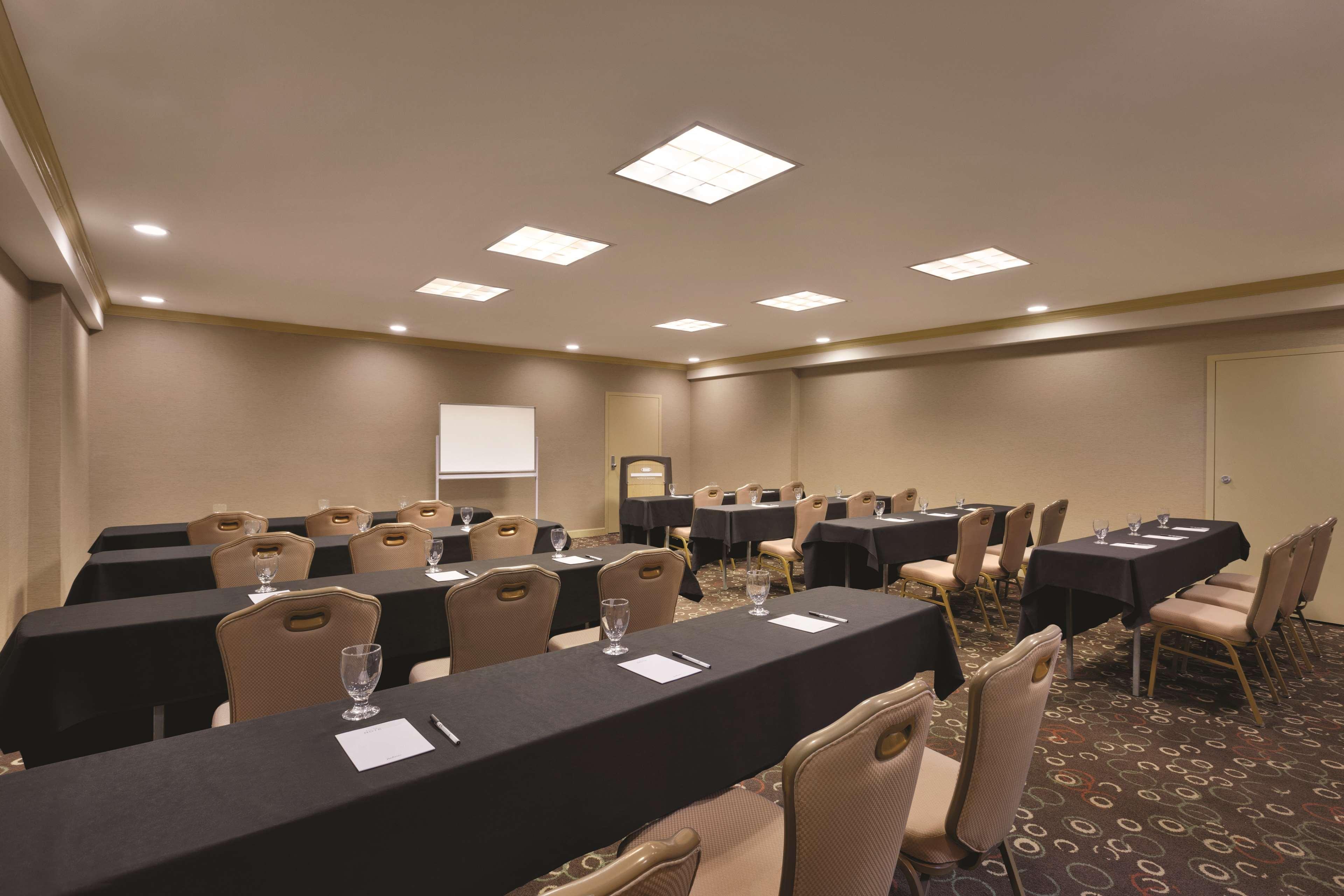 Radisson Hotel Lenexa Overland Park Esterno foto