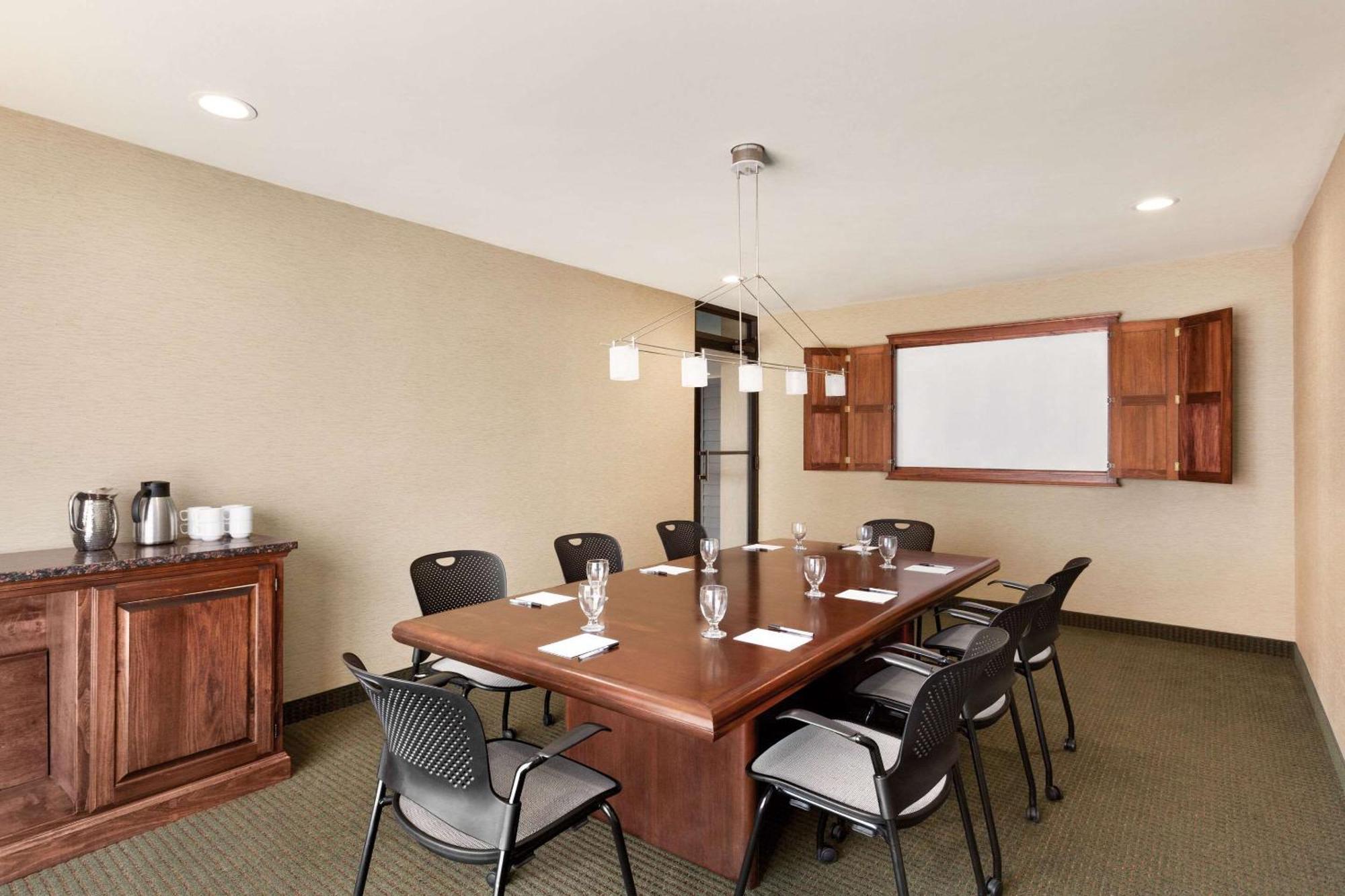 Radisson Hotel Lenexa Overland Park Esterno foto